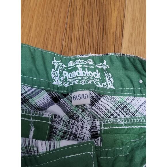 Roadblock Boys Plaid Cargo Shorts Size (5/6) Green Black White Adjustable Waist - Picture 4 of 6